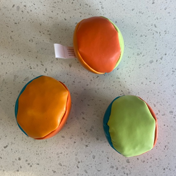 NWOT Set of Three Juggling Balls - Picture 4 of 4